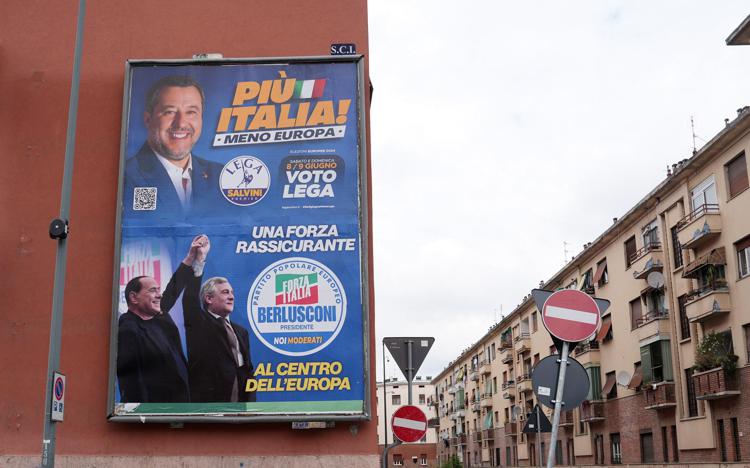 Lega e Forza Italia, cartelloni elettorali a Milano per le europee - Fotogramma