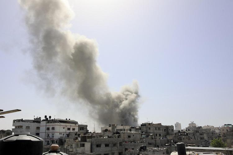 Raid israeliano a Gaza City - Afp