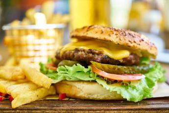 Hamburger day 2024, i consigli del nutrizionista per mangiarlo senza sensi di colpa