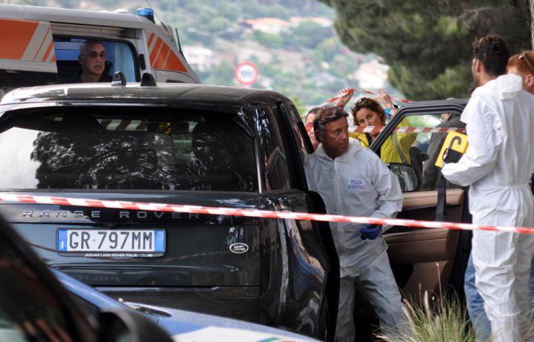 La macchina dove è stato ritrovato il cadavere di Angelo Onorato (Fotogramma)