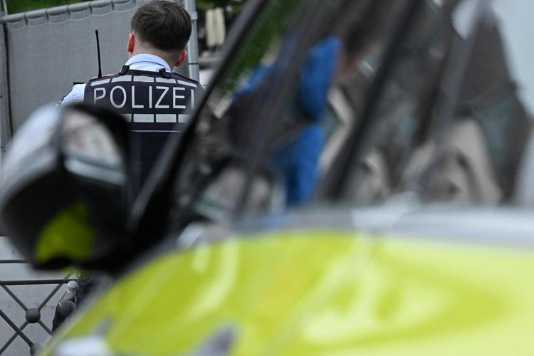 Polizia tedesca intervenuta nella piazza di Mannheim (Afp)