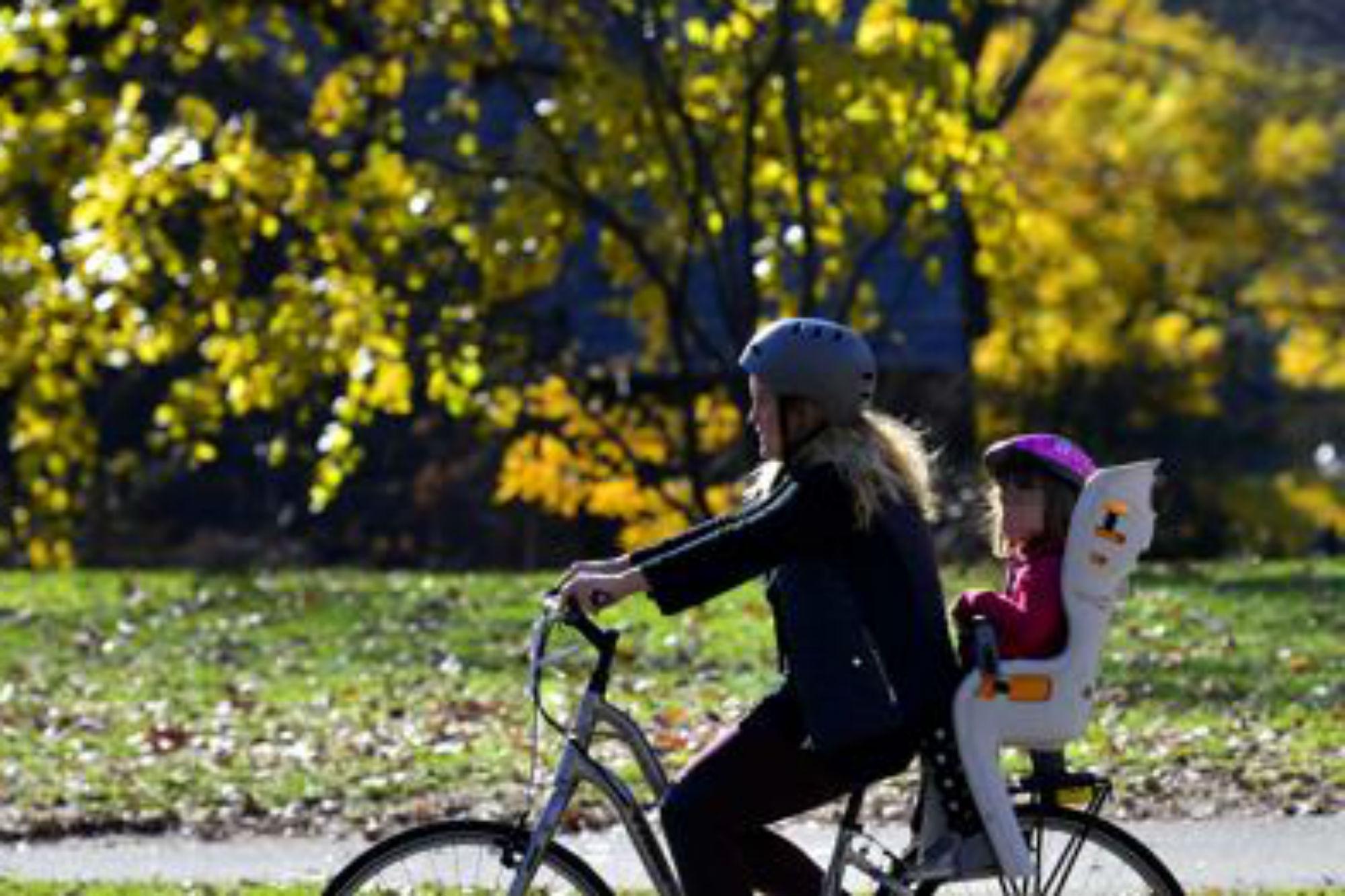 Giornata mondiale bicicletta - 11% italiani la usa: pedalare allunga la vita