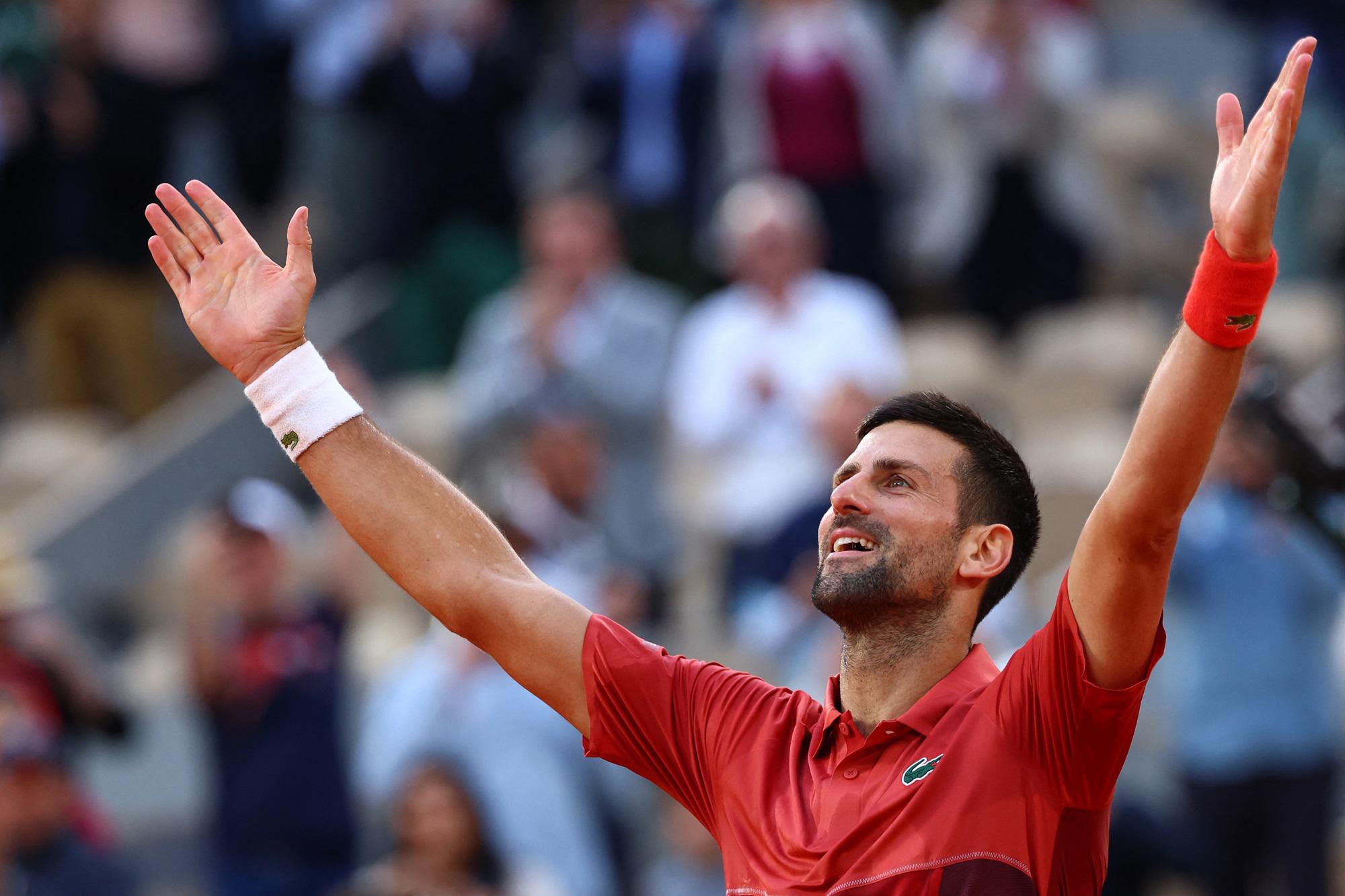 Roland Garros - Djokovic piega Cerundolo al 5° set e avanza ai quarti di finale