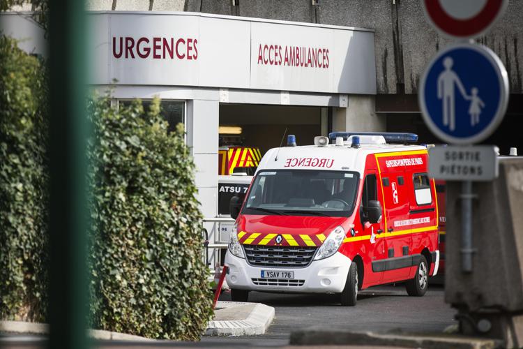 Francia, auto contro gruppo bambini in bici: 7 feriti di cui 3 gravi