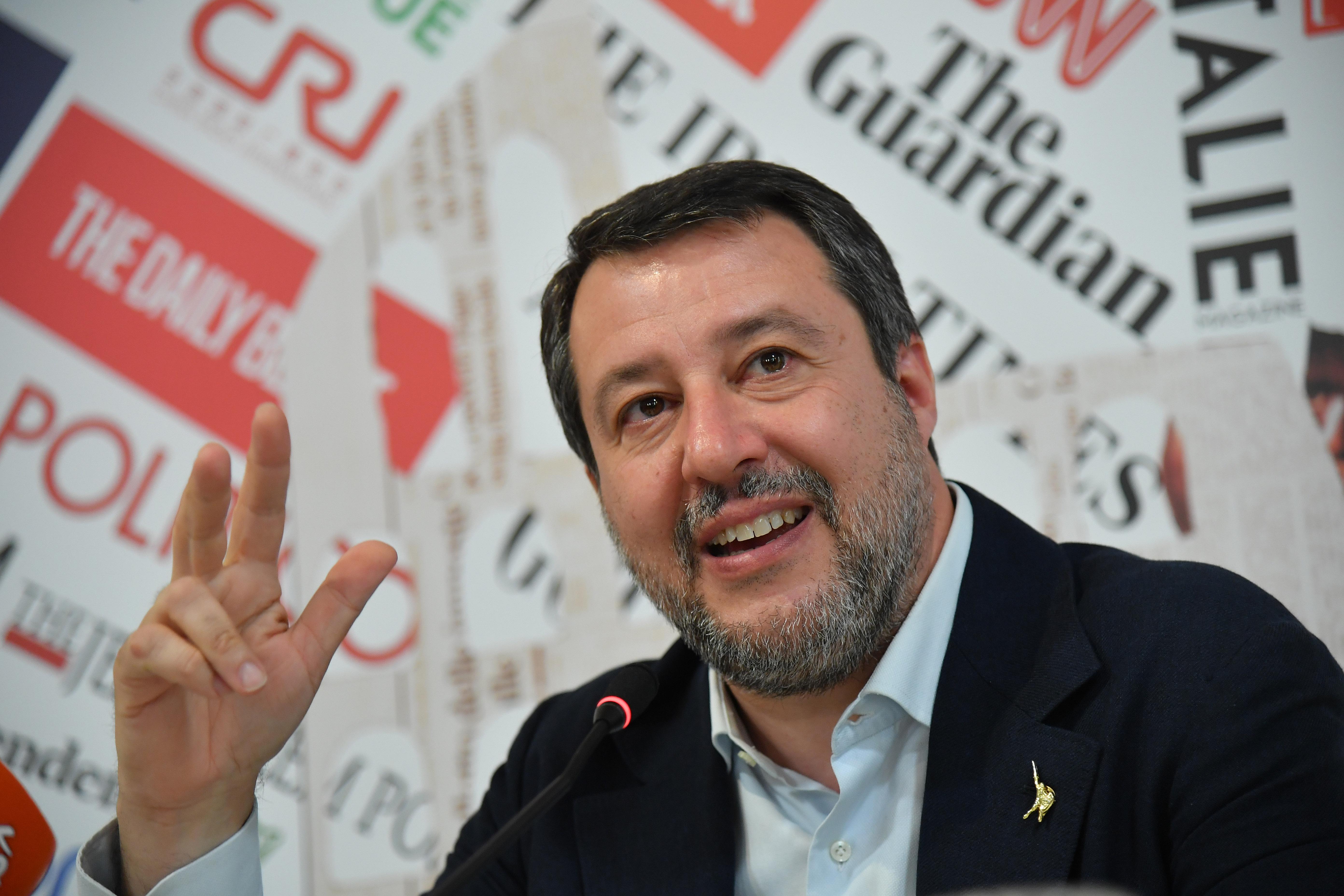 Salvini chiama Trump: Perseguitato come Berlusconi - spero vinca