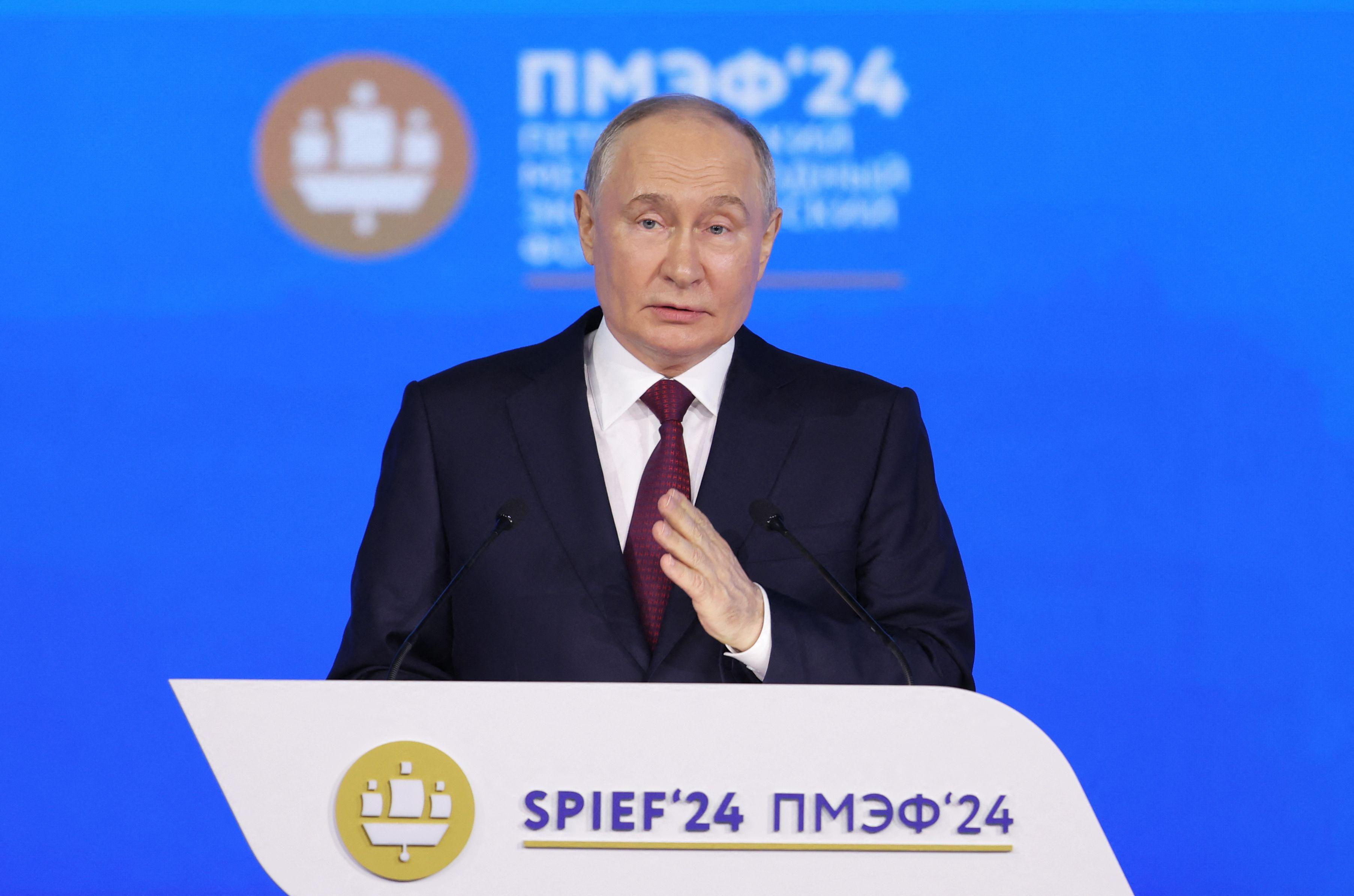Putin: Paesi occidentali vogliono mantenere leadership con ogni mezzo