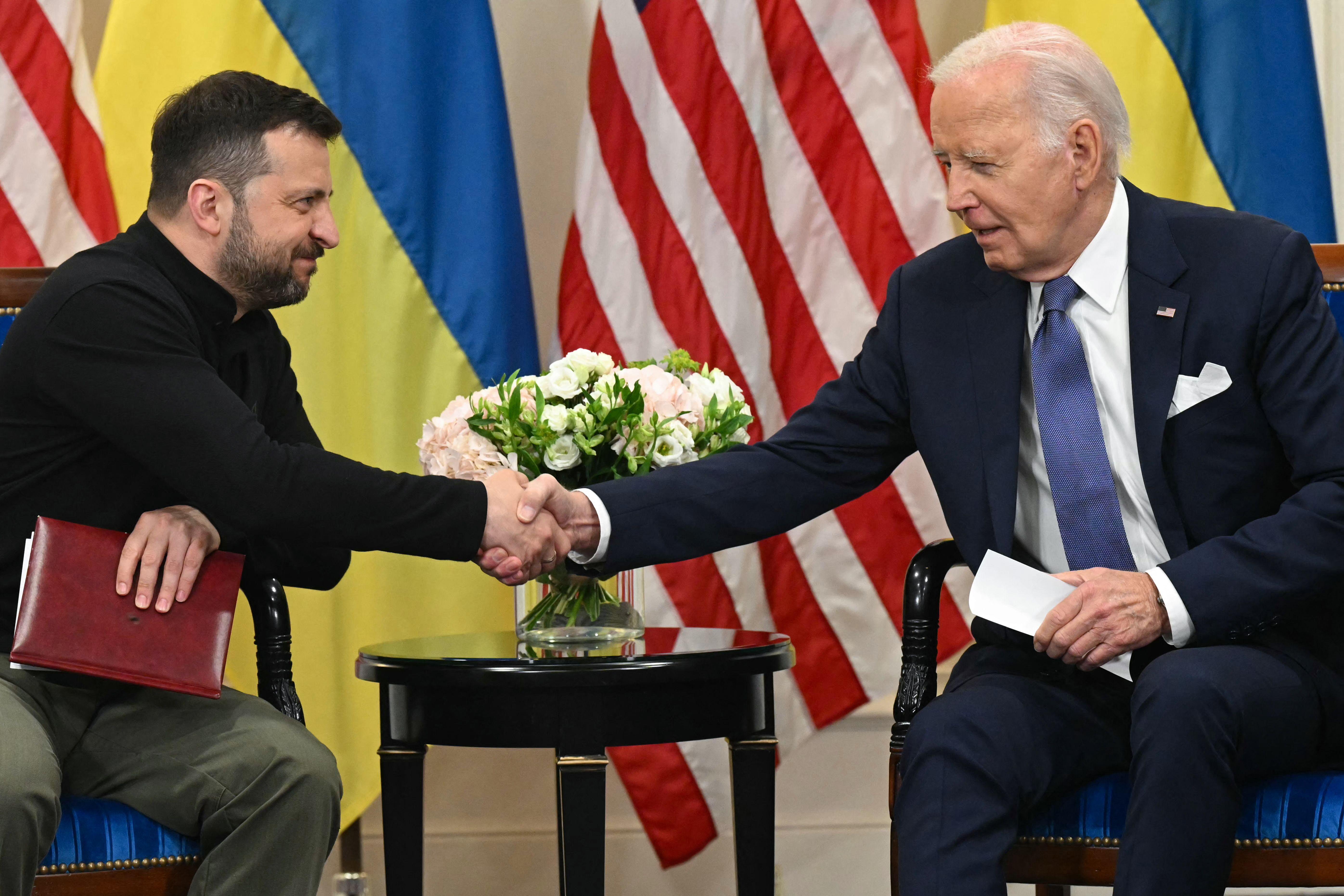 Ucraina - Biden manda nuove armi Usa - Zelensky: Dobbiamo colpire in Russia