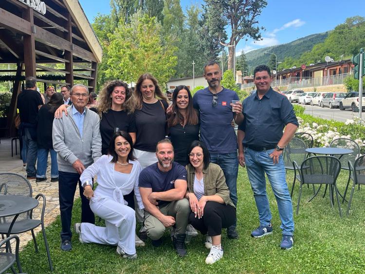 Rosella Sensi e la sua squadra dopo le elezioni a Visso - Rosella Sensi /Facebook