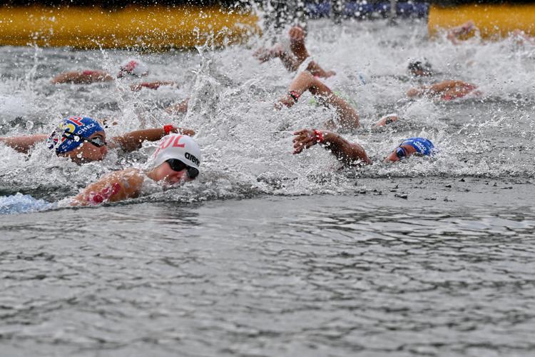 La 10 chilometri femminile agli Europei di nuoto in acque libere a Belgrado - (Afp)