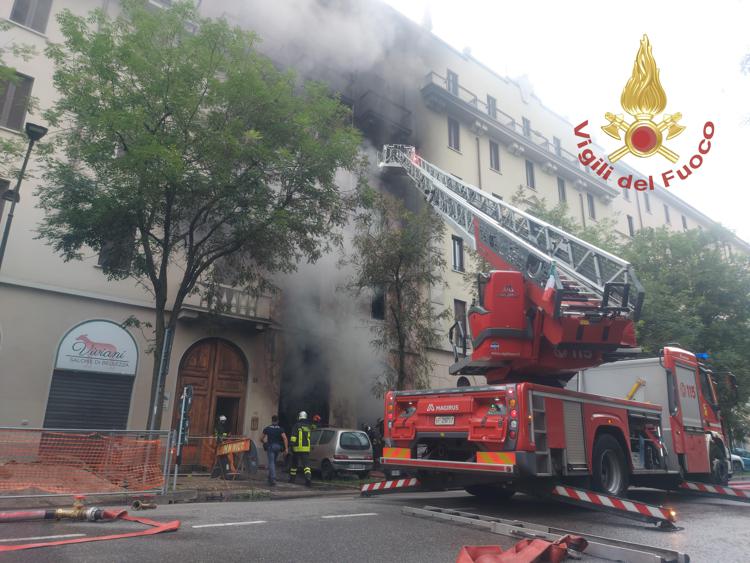 L'incendio a Milano