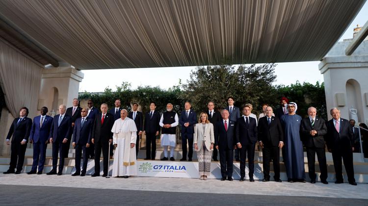 Foto di gruppo con i partecipanti del G7 - (Afp)