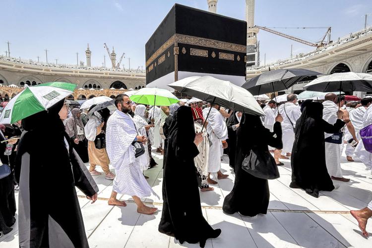 Pellegrini e caldo a La Mecca, Arabia Saudita - Afp