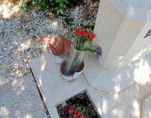Berlinguer - profanata tomba a Prima Porta: è la terza volta in due mesi