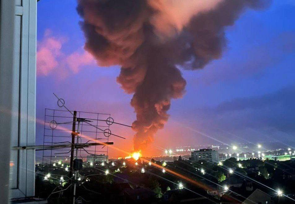 Ucraina-Russia - drone Kiev su deposito petrolifero: vasto incendio a Azov 
