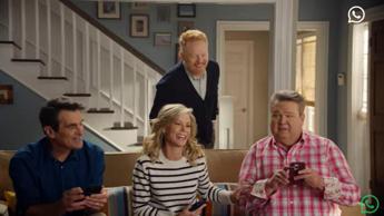 WHATSAPP, NEL NUOVO SPOT LA ‘REUNIONE’ DI MODERN FAMILY