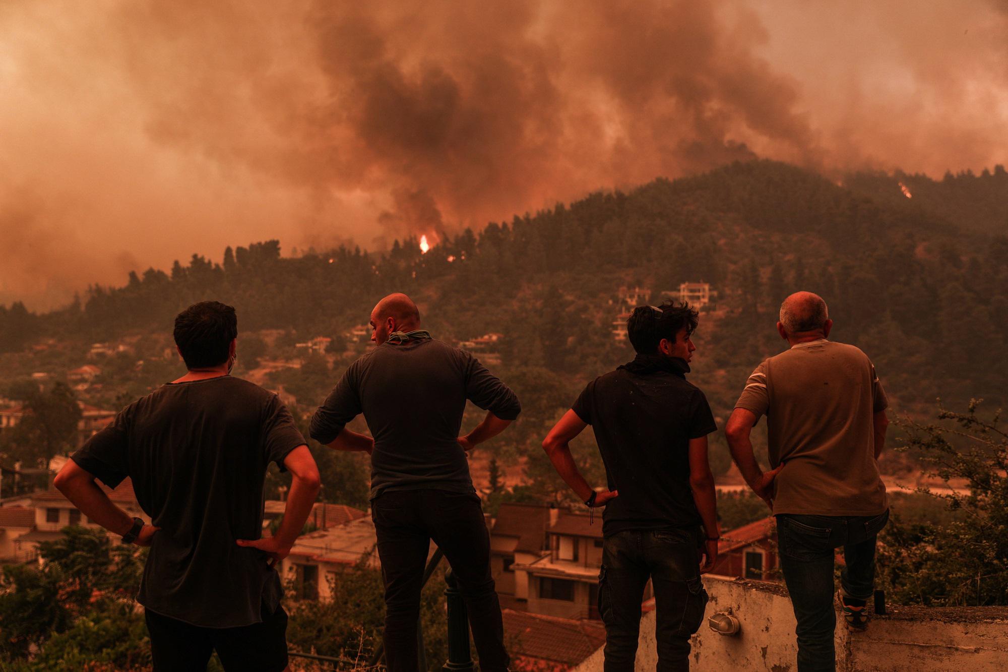 Grecia - incendi in tutto il Paese: dichiarato stato di massima allerta