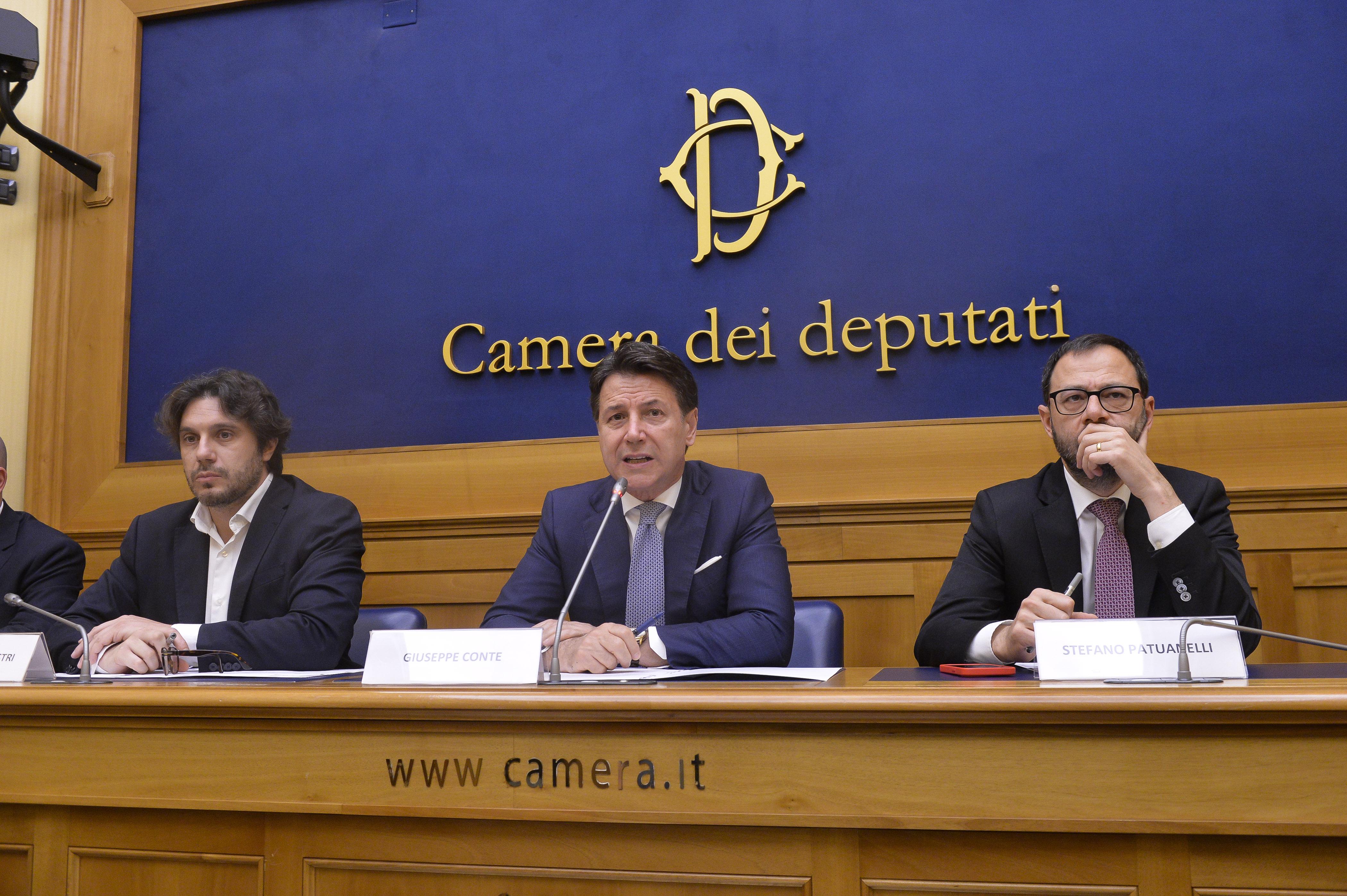 Autonomia - appello del M5S a Mattarella: Rinvii la legge alle Camere