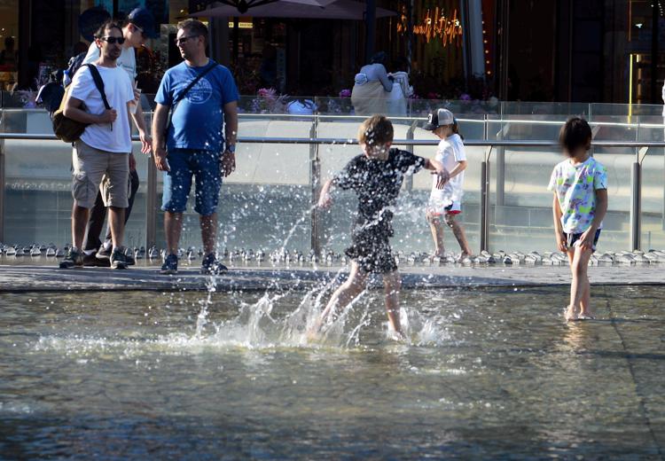 Caldo, è allerta sull'Italia: 8 città da bollino rosso oggi