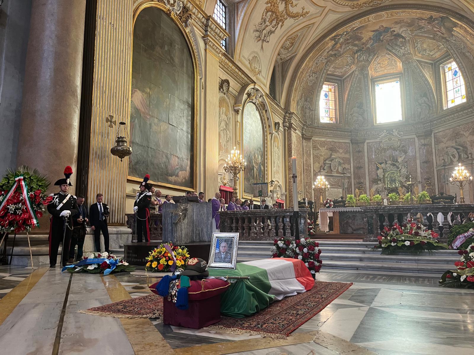 A Roma i funerali del generale Graziano - feretro avvolto dal tricolore 