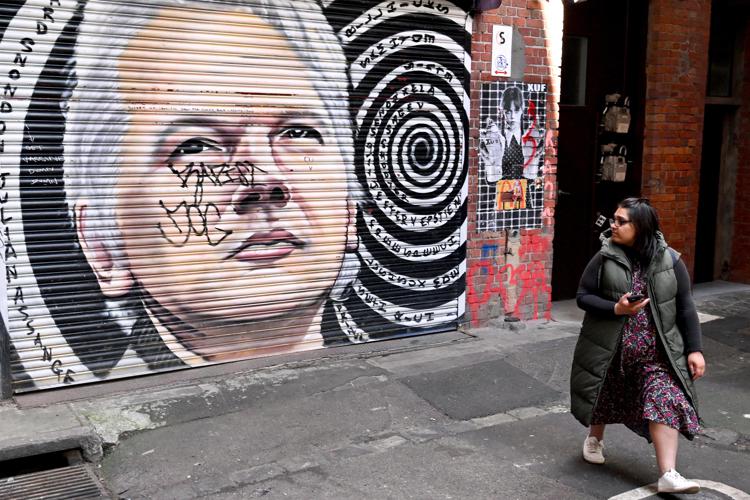 Murale per Assange - (Afp)
