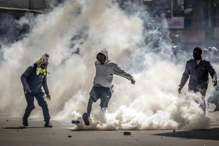 Kenya nel caos, assalto al Parlamento - Video