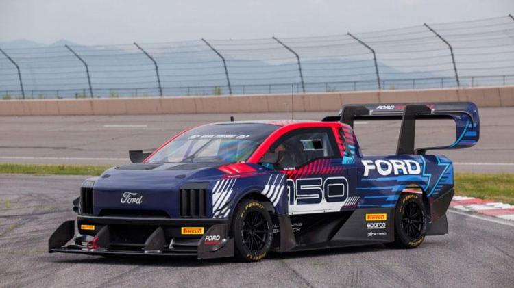 Ford F-150 Lightning SuperTruck: giro record a Pikes Peak