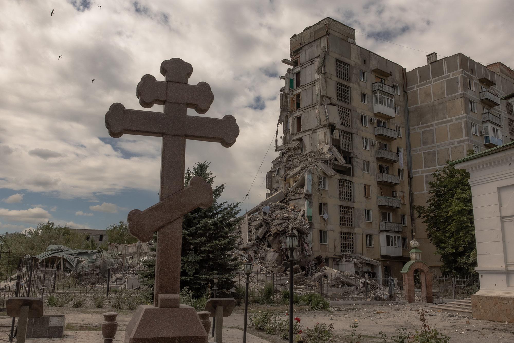 Ucraina - fosse comuni nel Donetsk - Russia: Non partecipiamo a secondo vertice pace