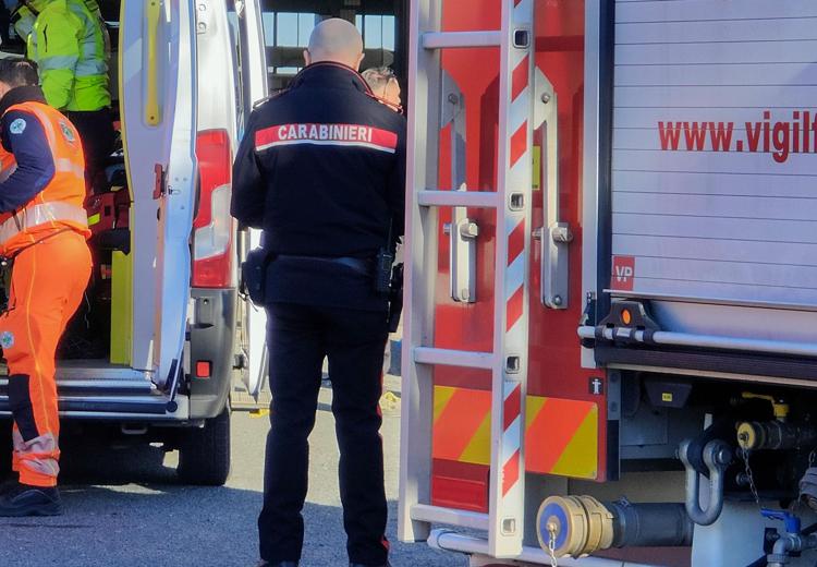 Ambulanza, carabinieri e vigili del fuoco  - Fotogramma