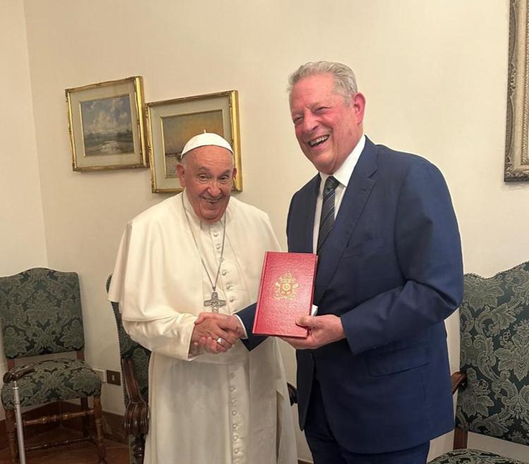 Il Papa incontra Al Gore: 