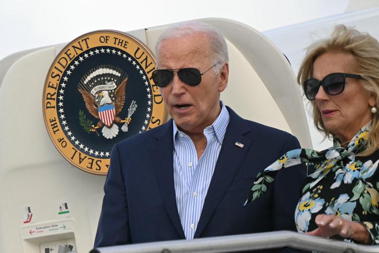 Joe Biden e la moglie Jill (Afp)