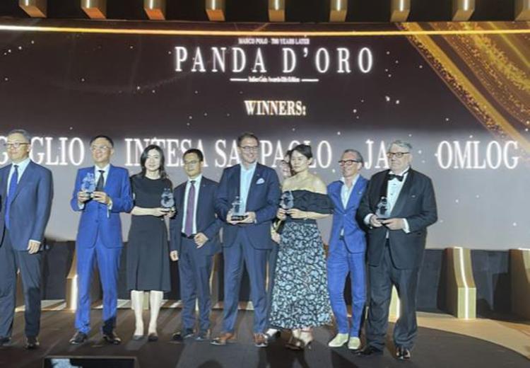 Cina, Omlog tra i premiati con il Panda d'Oro