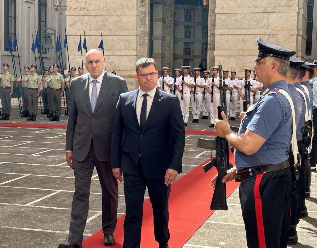 Il ministro della Difesa lituano: Accordi con Leonardo e più spese militari