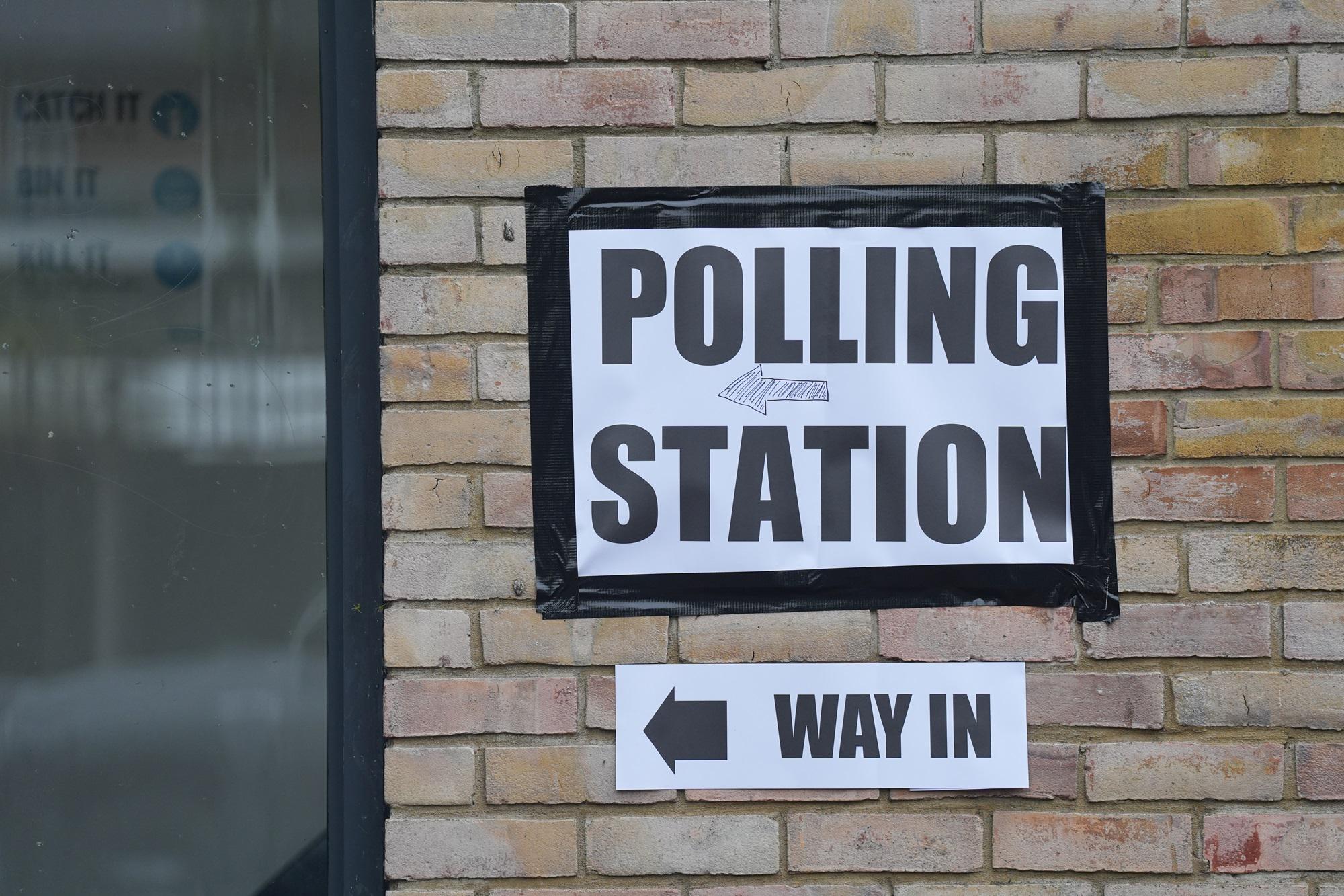Elezioni Regno Unito - urne aperte fino alle 22: Labour verso trionfo