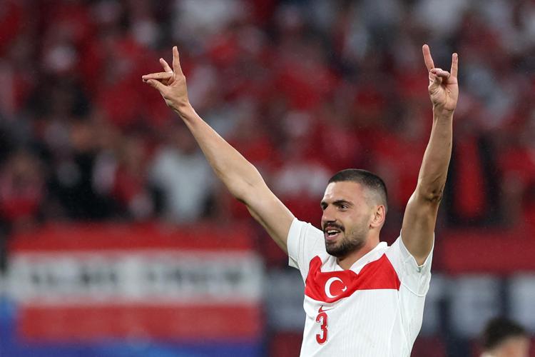 Il gesto controverso del calciatore turco Merih Demiral - (Afp)