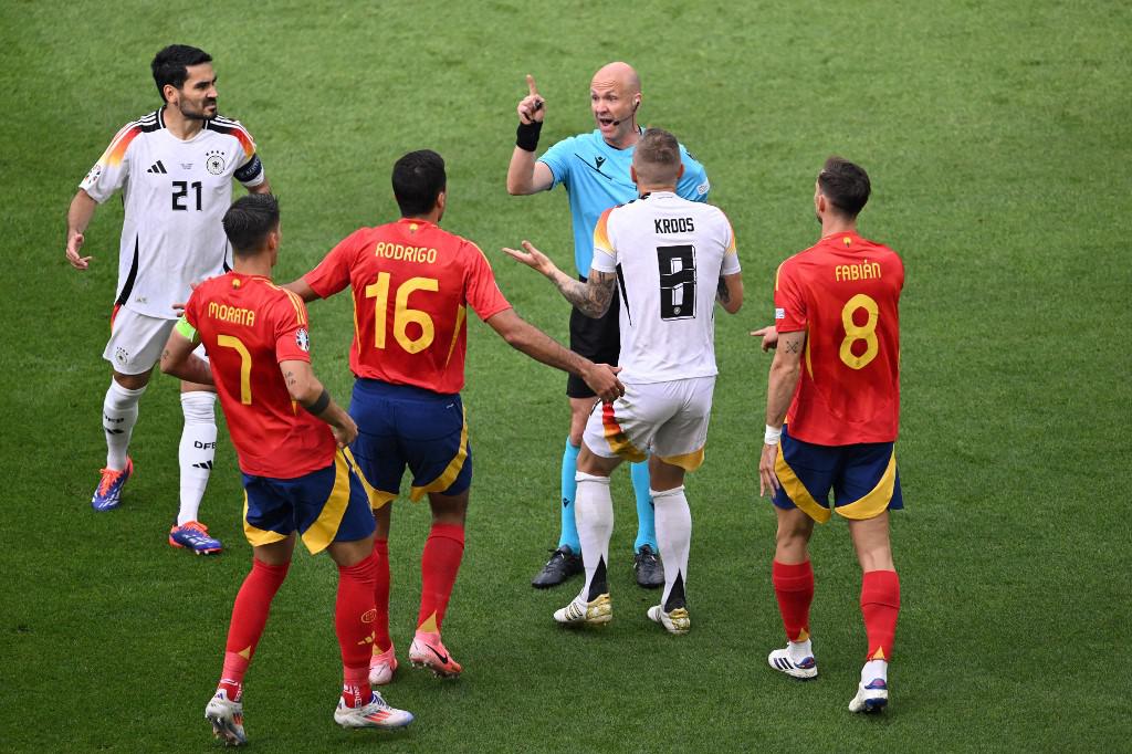 Sorprendente tiro penal en el partido entre España y Alemania, el árbitro Taylor no pita el pitido final: vídeo