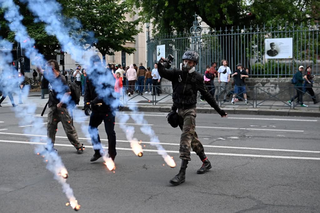 5000 Police deployed in Paris as France Elections lead to Clashes