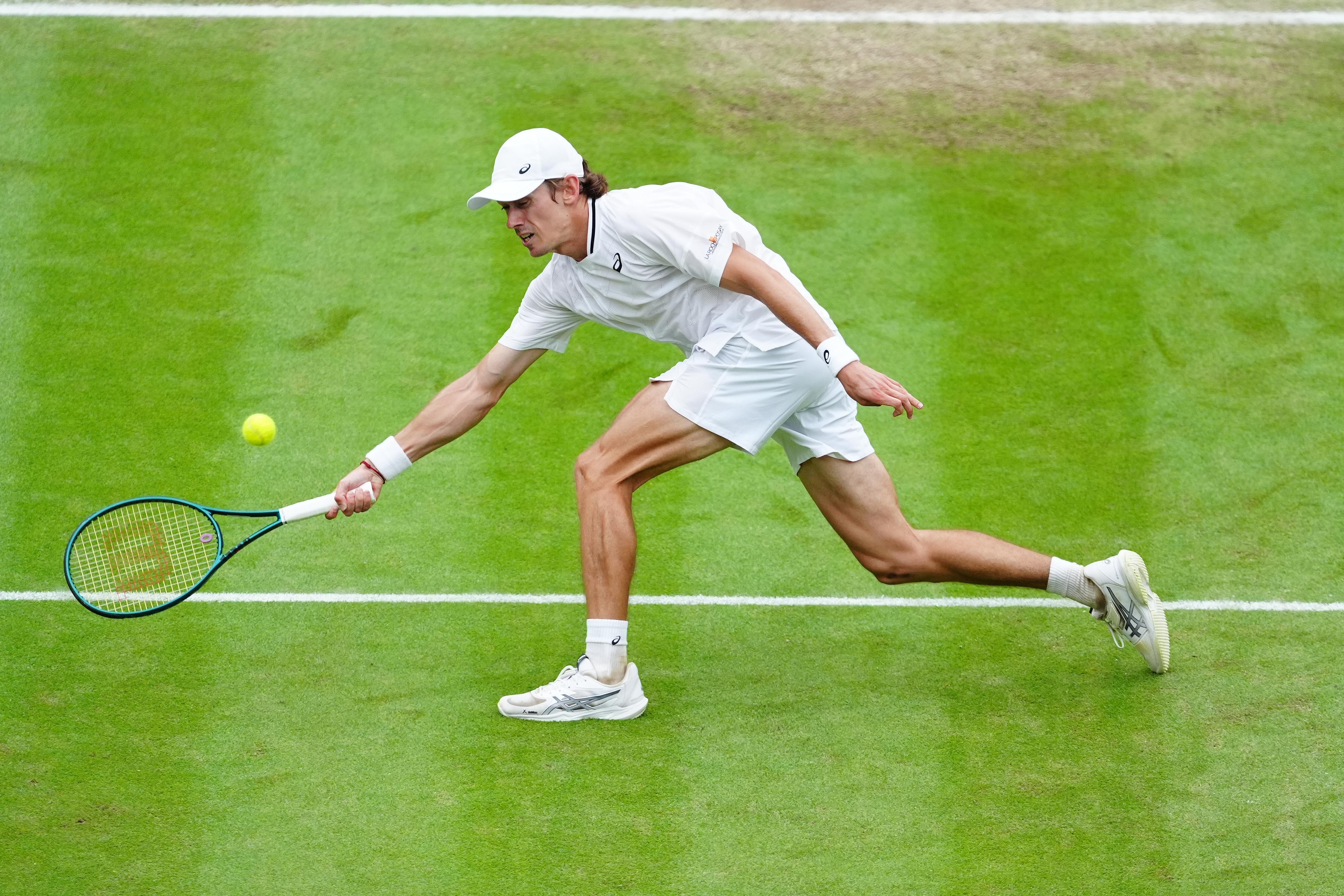 Wimbledon - De Minaur vittoria e infortunio: match point fatale 