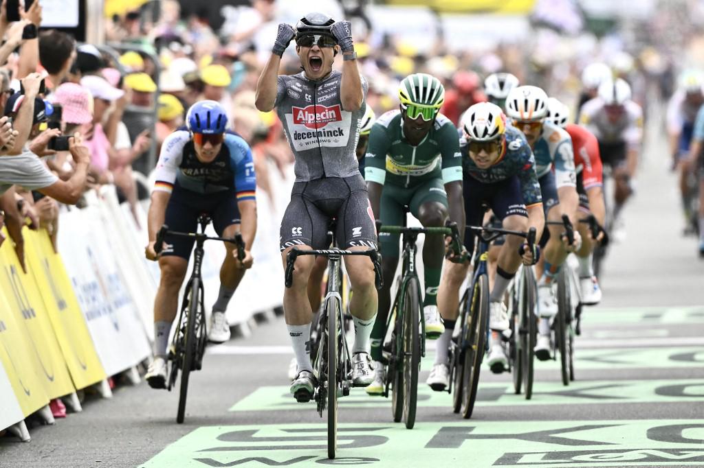 Tour de France - Philipsen vince 10a e Pogacar sempre maglia gialla