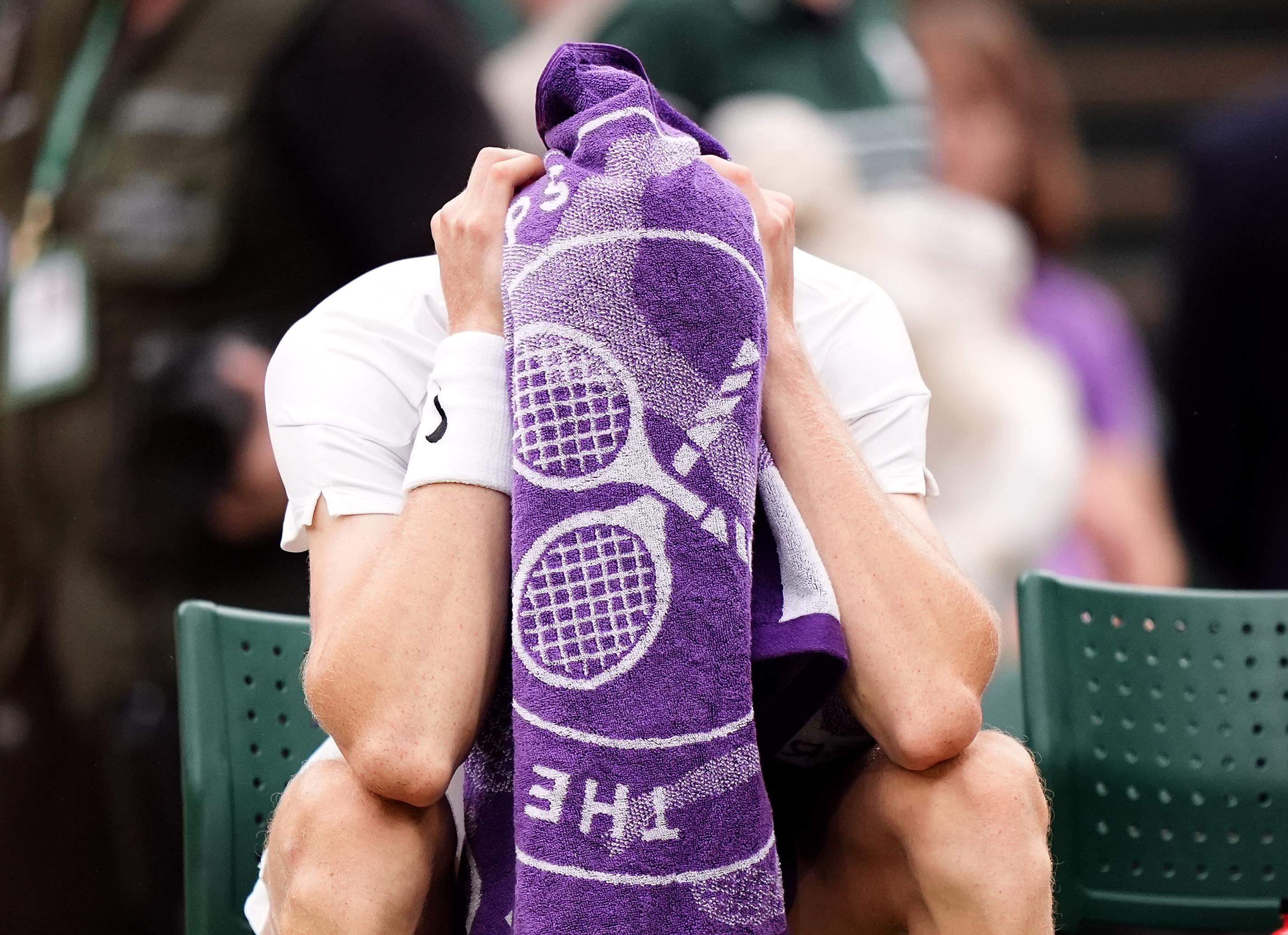 Wimbledon - Sinner eliminato nei quarti: Medvedev vince in 5 set