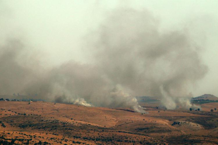 Fumo che si alza sulle colline delle Alture del Golan (Afp)