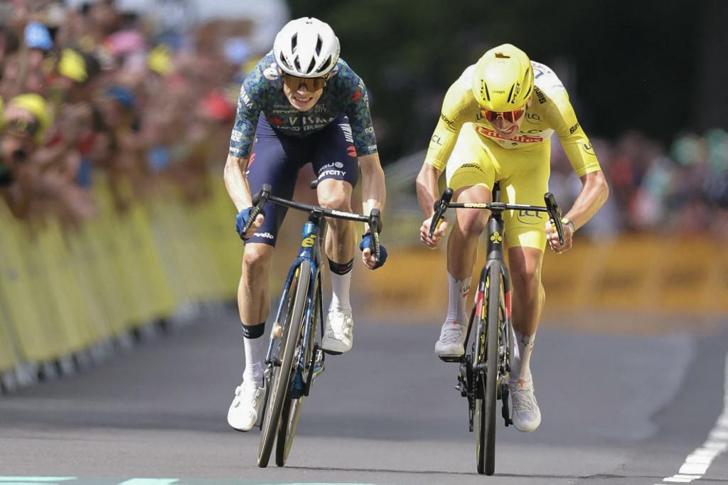 Tour de France - Vingegaard vince 11esima tappa in volata su Pogacar