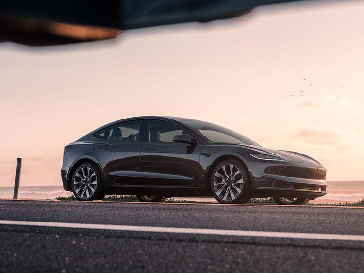 Tesla Model 3: prezzi in rialzo per colpa dei dazi