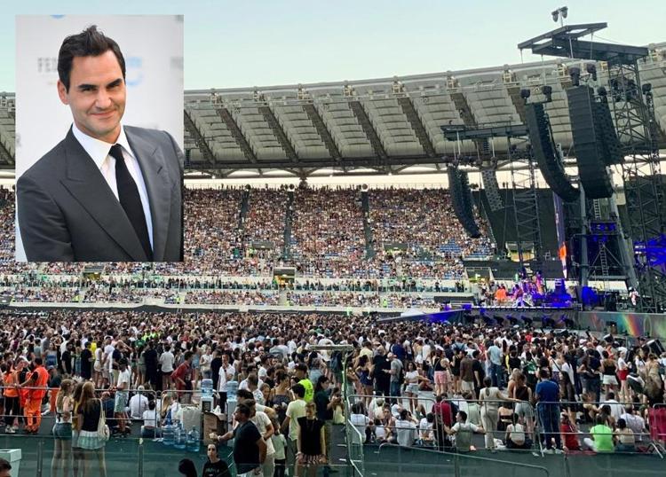 Roger Federer tra il pubblico al concerto dei Coldplay