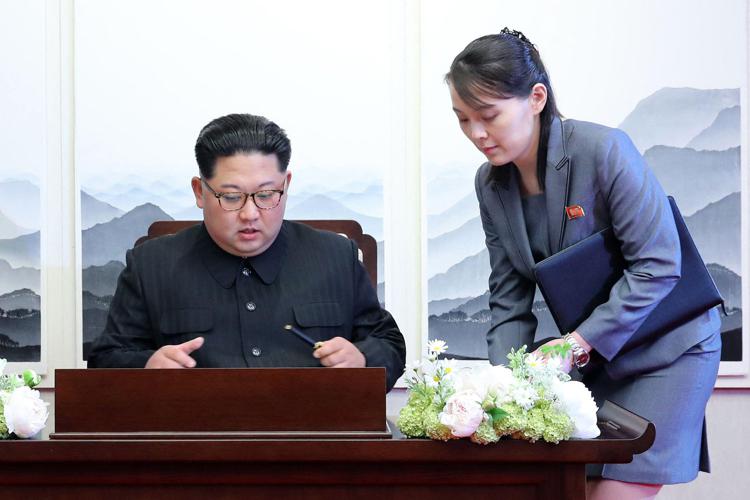 Kim Jong Un e la sorella Kim Yo Jong (Afp)
