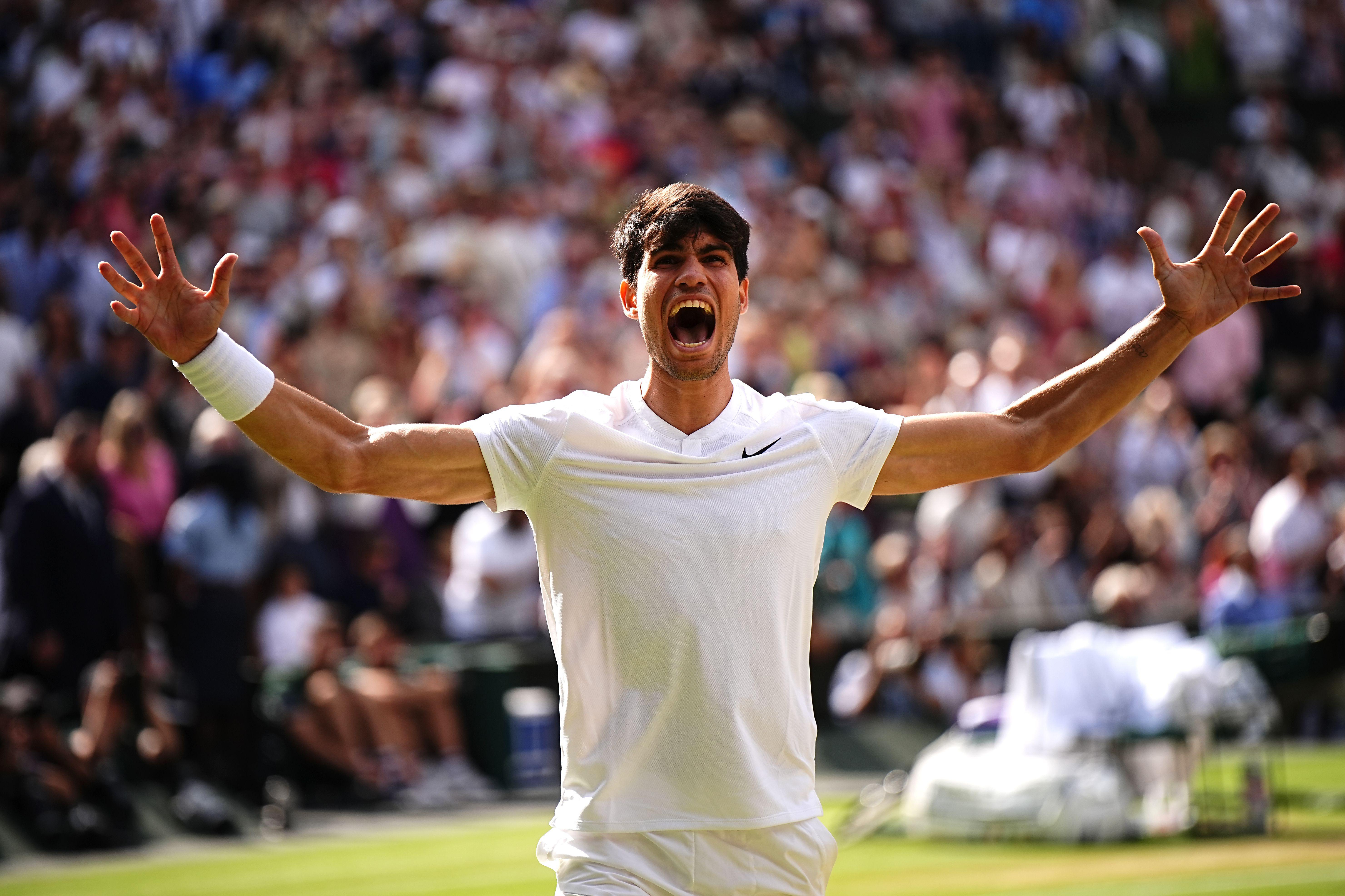 Wimbledon - Alcaraz resta campione: Djokovic battuto in finale