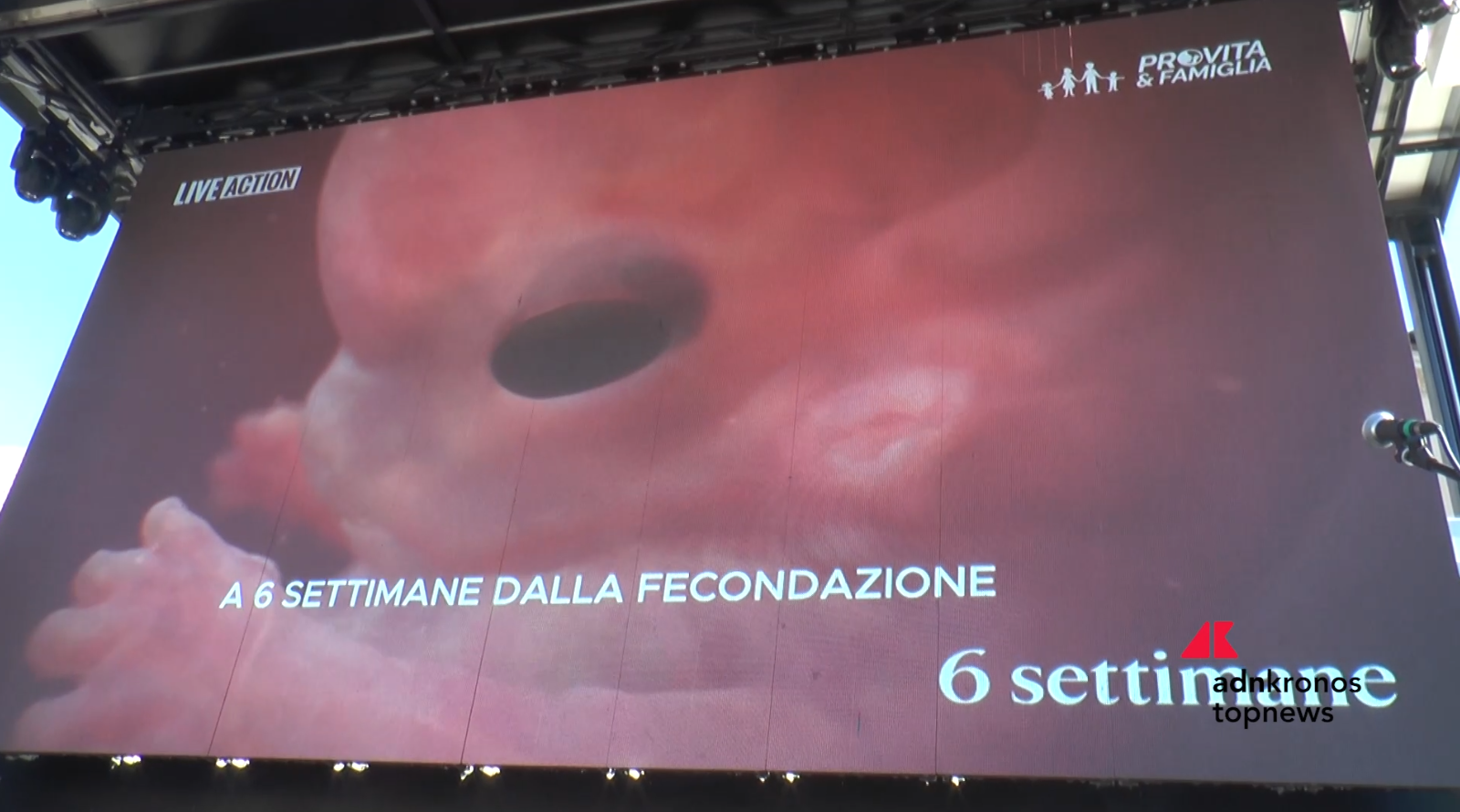 Aborto: Pro Vita & Famiglia - maxi proiezione in piazza a Roma di 