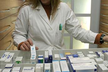 Farmaci, Altroconsumo: più di 1 italiano su 3 non li trova nei tempi giusti
