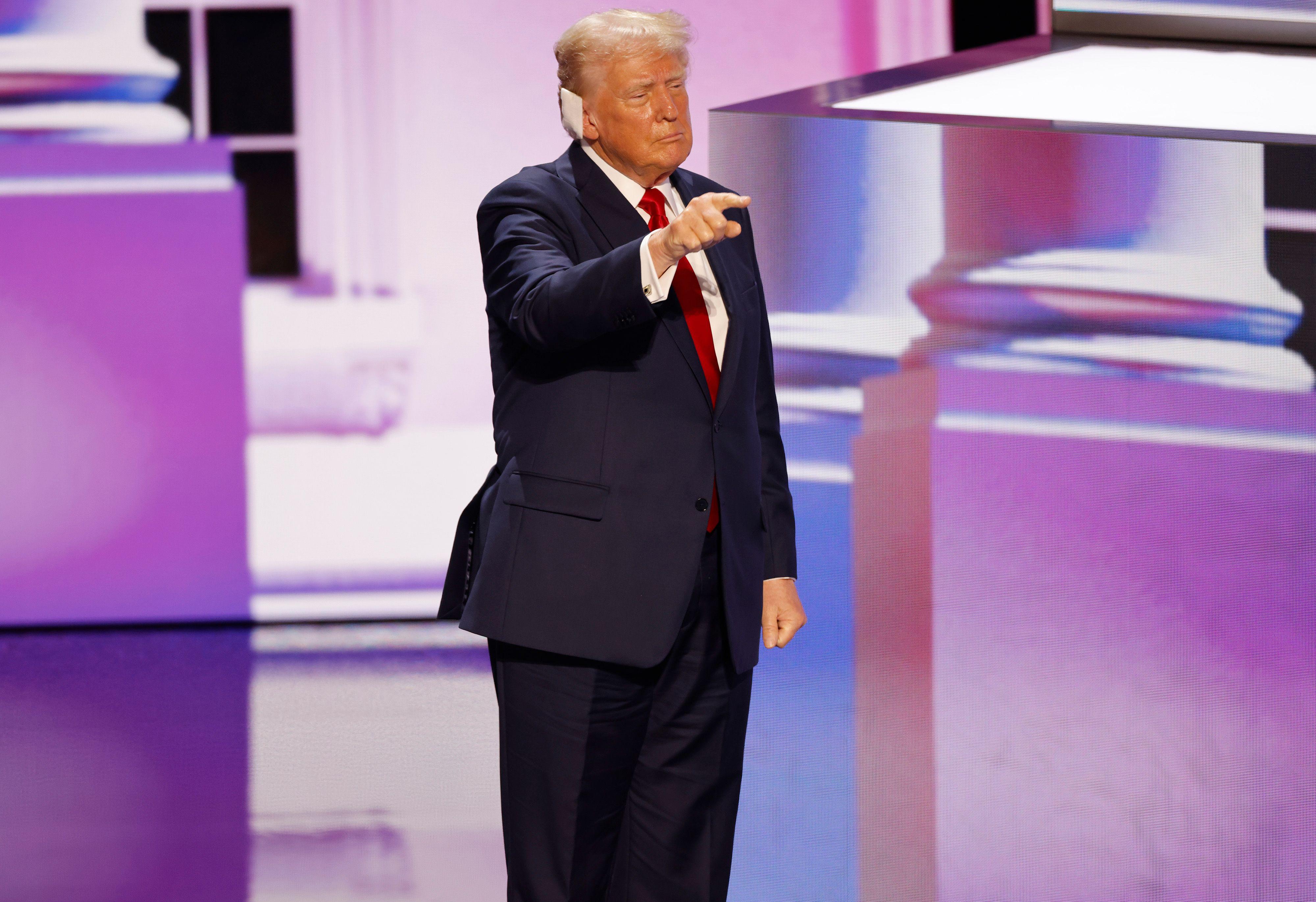 Trump - il discorso alla convention: Salvato da Dio - sarò presidente di tutta America
