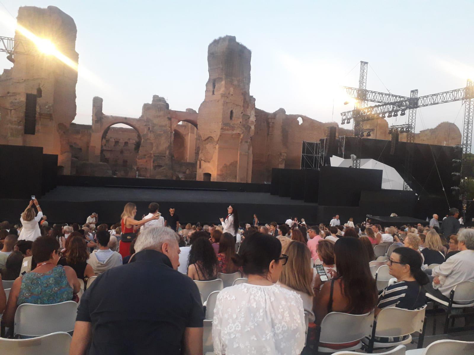 Roma - problemi tecnici: stop di 35 minuti per spettacolo Bolle a Caracalla