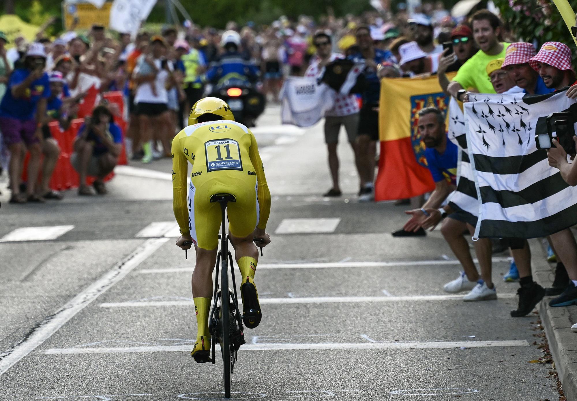 Pogacar vince il Tour de France - trionfa anche nella crono finale